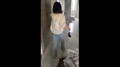 趁装修师傅下班之后过来偷情！